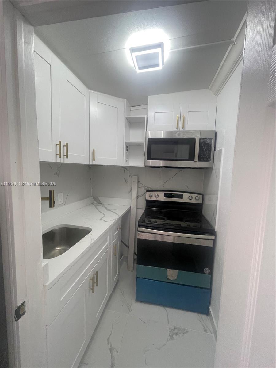 BERKELEY MANOR SEC 1 - Residential Lease