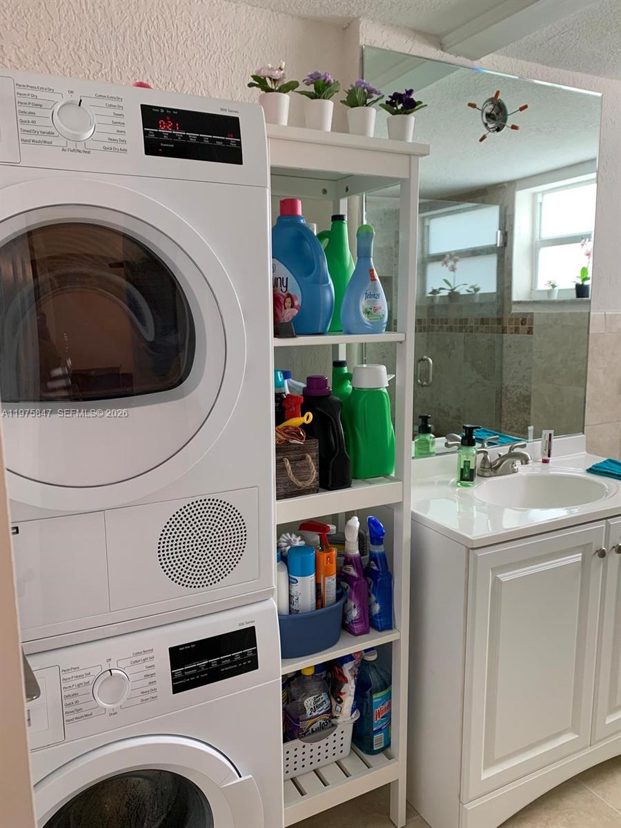 SECOND GULFSTREAM GARDEN - Residential Lease