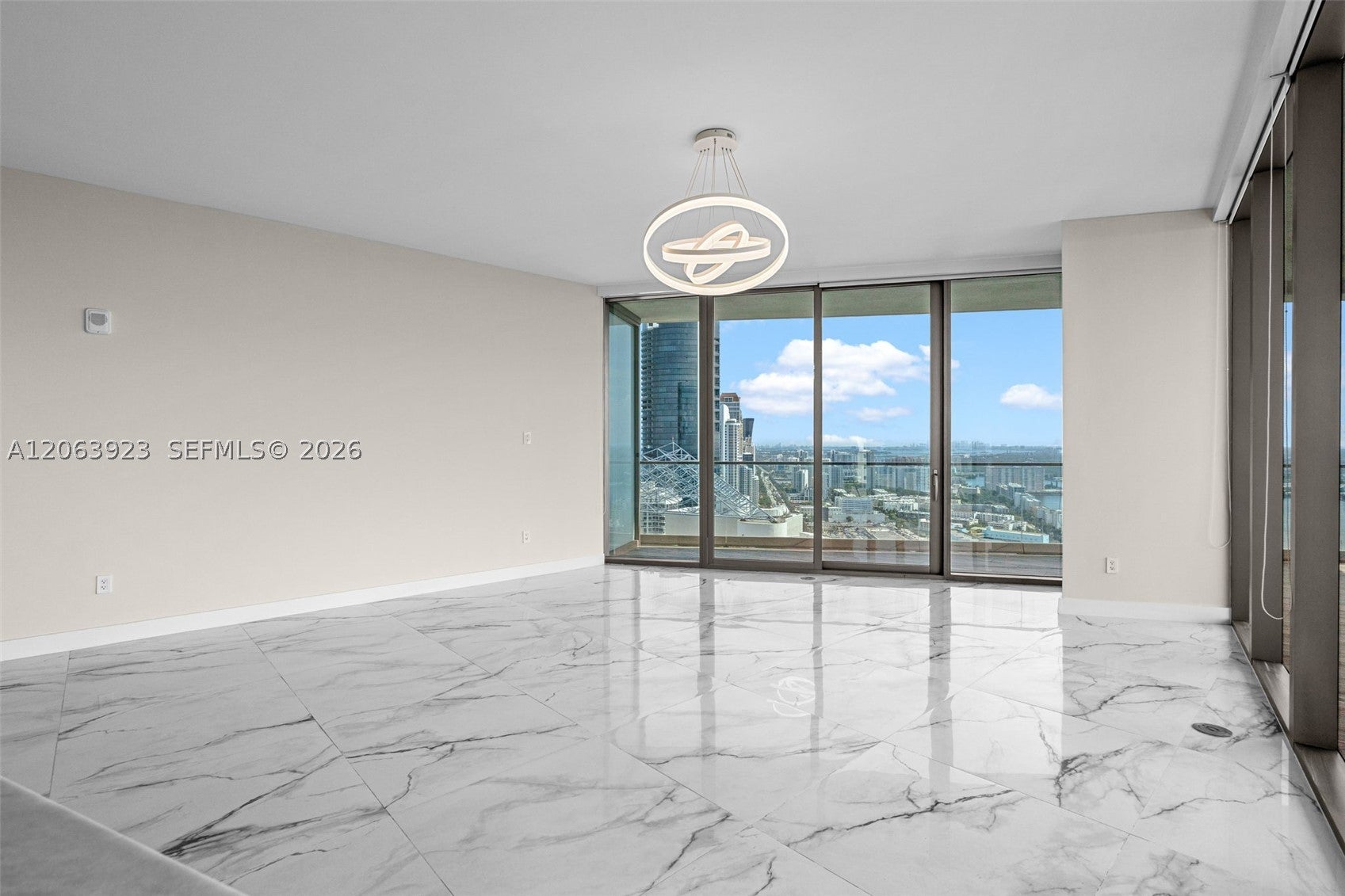18975 Collins Ave 3605