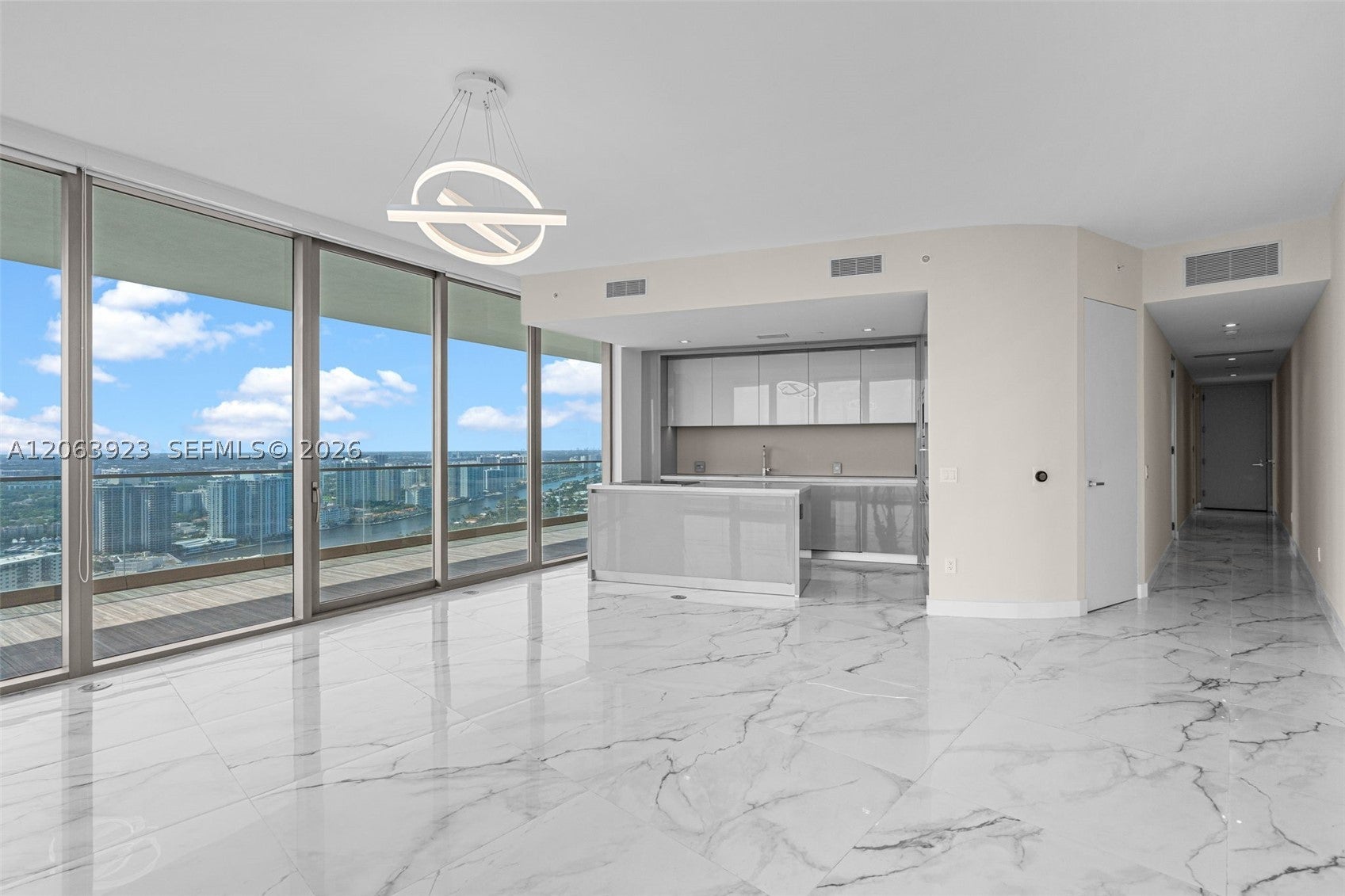 18975 Collins Ave 3605