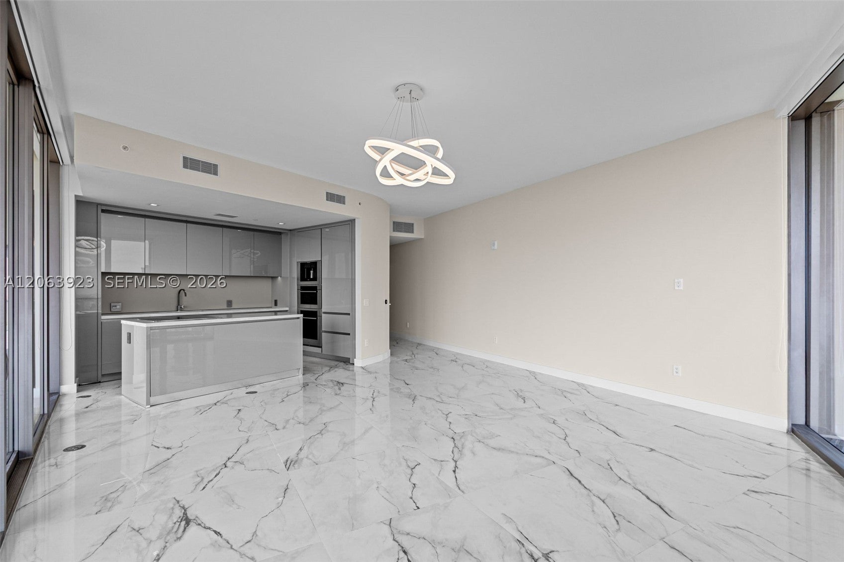 18975 Collins Ave 3605