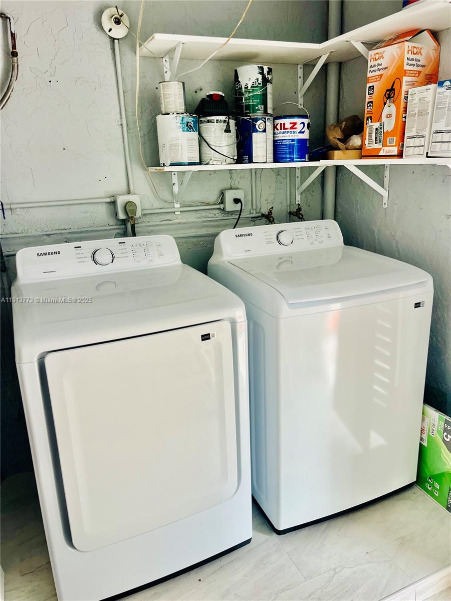 MANGO HILL CONDO NO 4 - Residential Lease