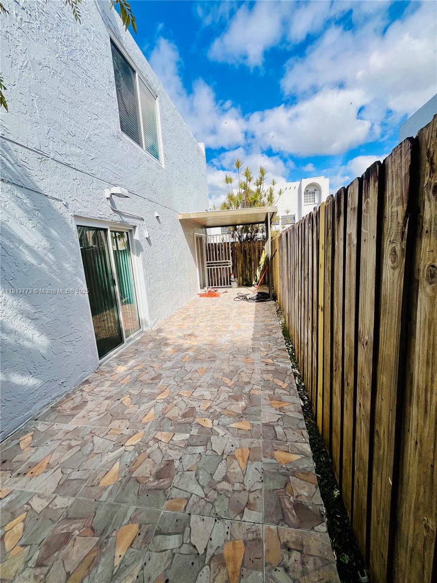 MANGO HILL CONDO NO 4 - Residential Lease