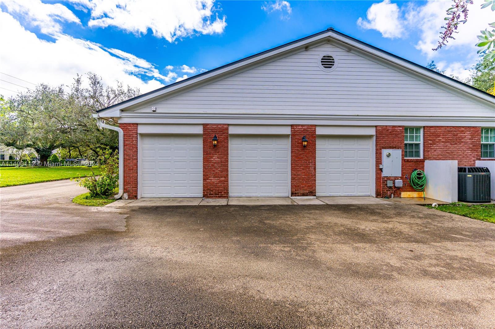 SNAPPER CREEK LAKES SUB - Residential