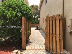 DORAL ISLES CATALINA - Residential