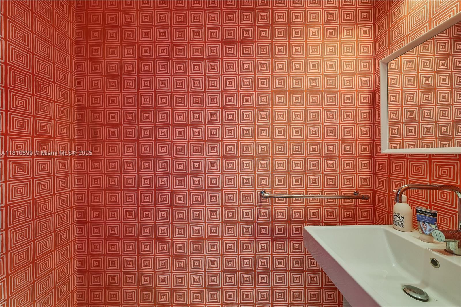 ONE THOUSAND VENETIAN WAY - Residential