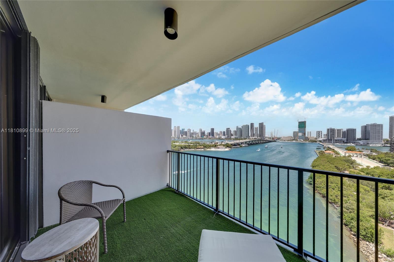 ONE THOUSAND VENETIAN WAY - Residential