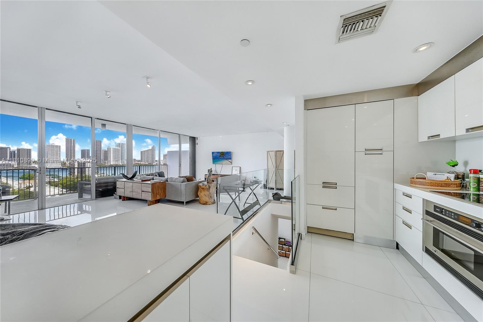 ONE THOUSAND VENETIAN WAY - Residential