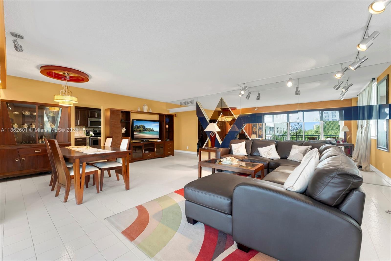 HILLCREST EAST NO 25 COND - Residential