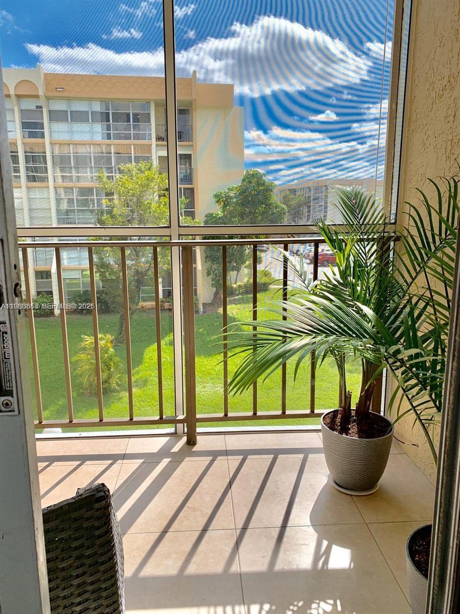 DE SOTO PARK CONDO - Residential Lease