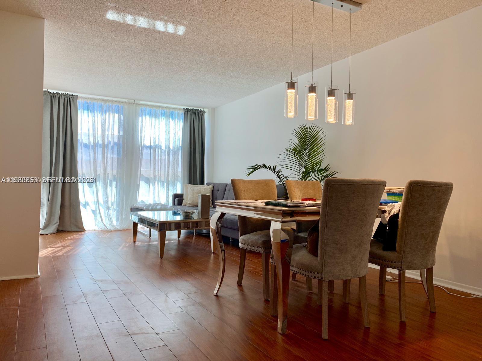 DE SOTO PARK CONDO - Residential Lease