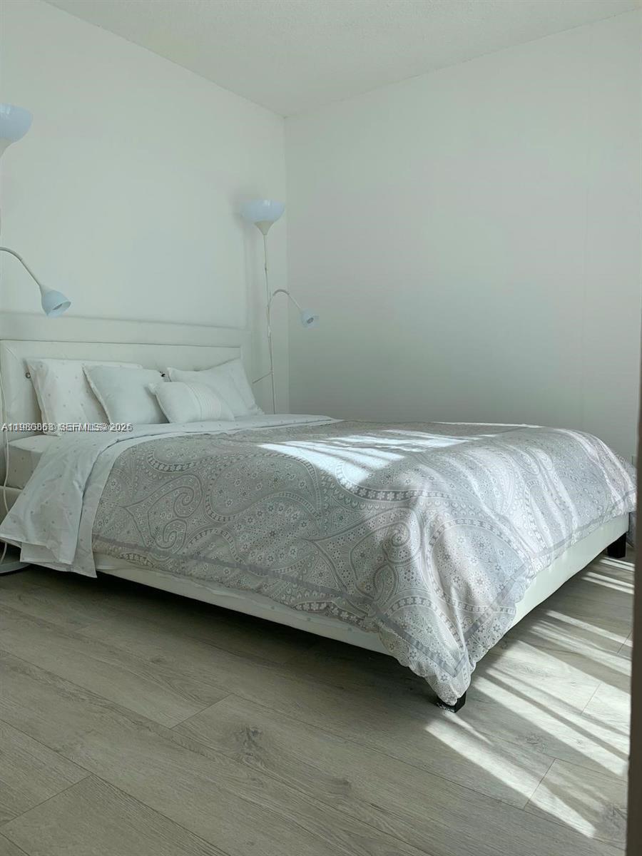 DE SOTO PARK CONDO - Residential Lease