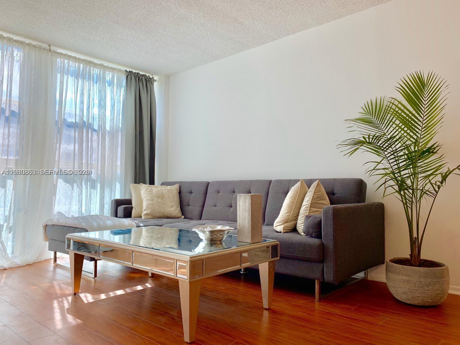 DE SOTO PARK CONDO - Residential Lease