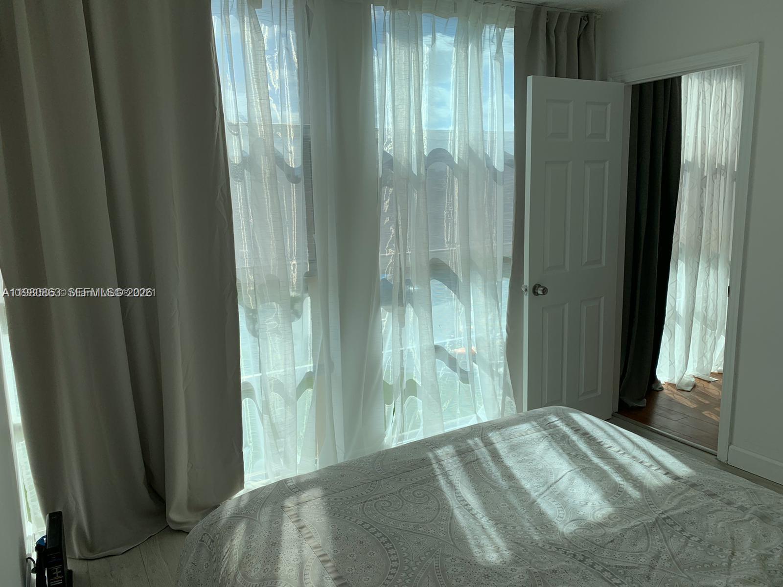 DE SOTO PARK CONDO - Residential Lease