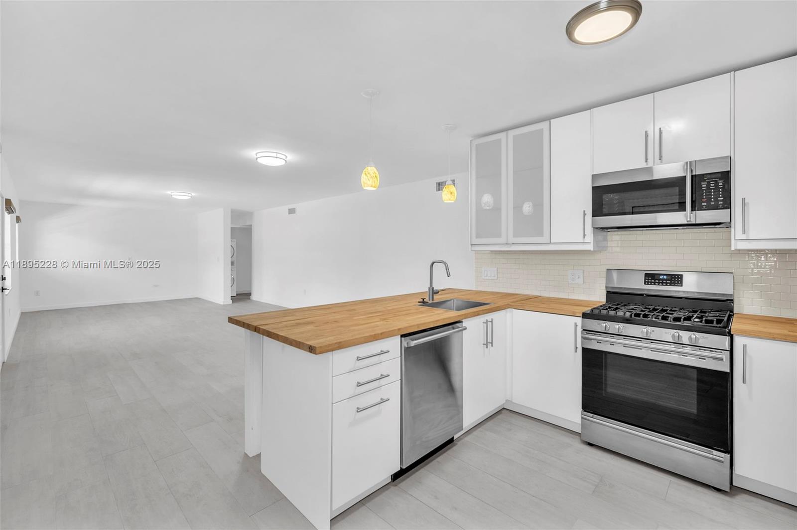 CHATEAU GROVE CONDO - Residential Lease