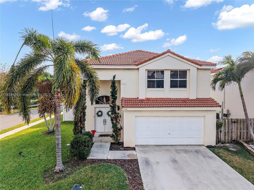 Price Improvement.
This 2-story Corner home has amazing lake views, three bedrooms, two and half
bathrooms, and plenty of closet space. Open kitchen and dining room area. The living room design is ideal for a
growing family to gather and make lasting memories. First floor has large porcelain tile laid out at a diagonal and
dark wood floors on the second floor. AS-IS-Home needs a New Roof and a little TLC!. Call Listing Agent for Showing.