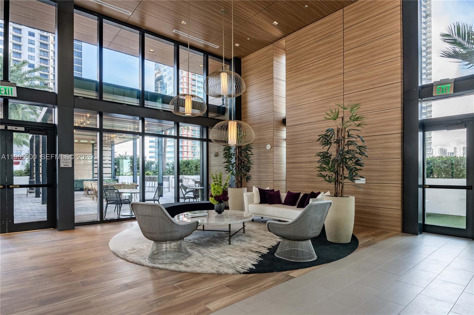 MIAMI WORLDCENTER - Residential Lease