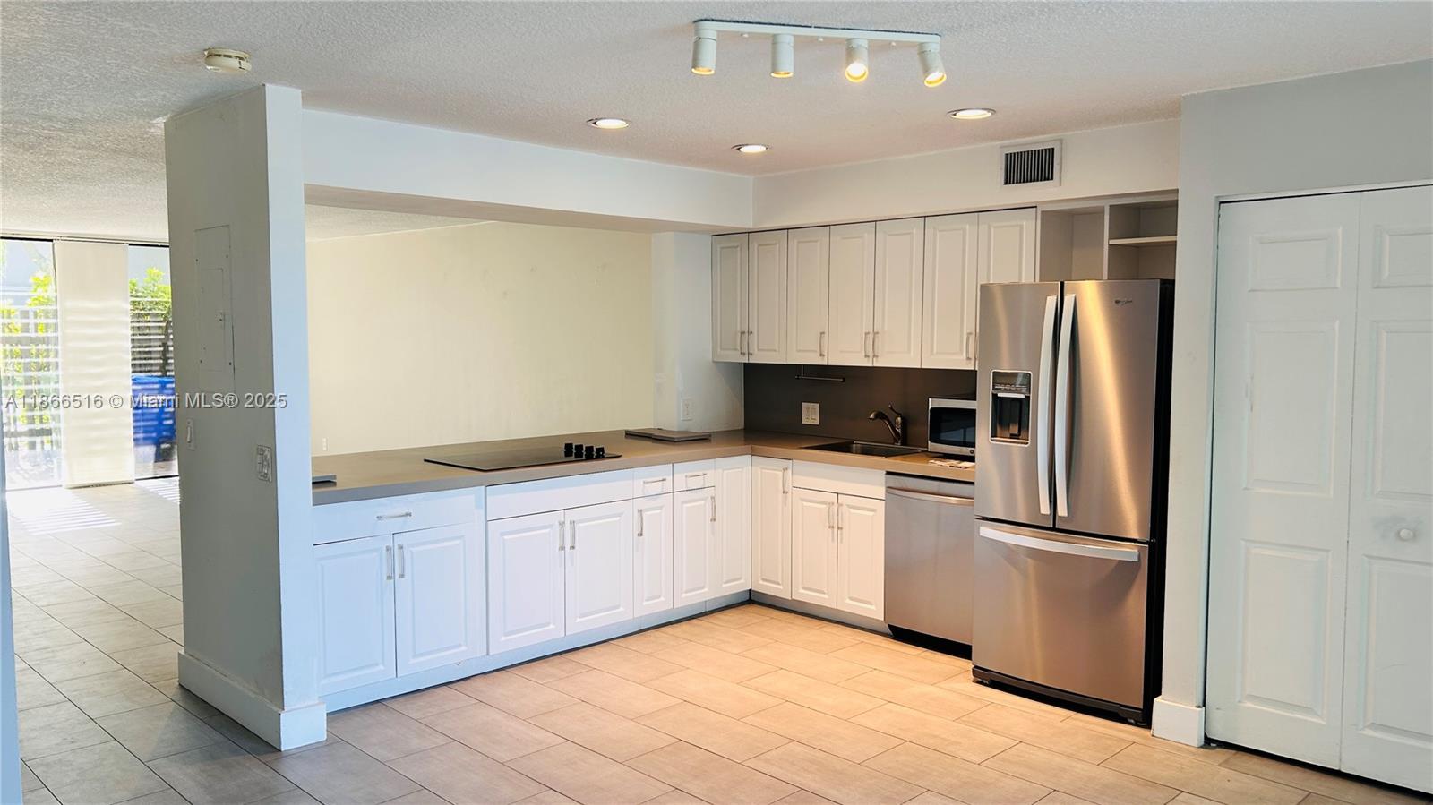 EVERGLADES SUGAR & LAND - Residential Lease