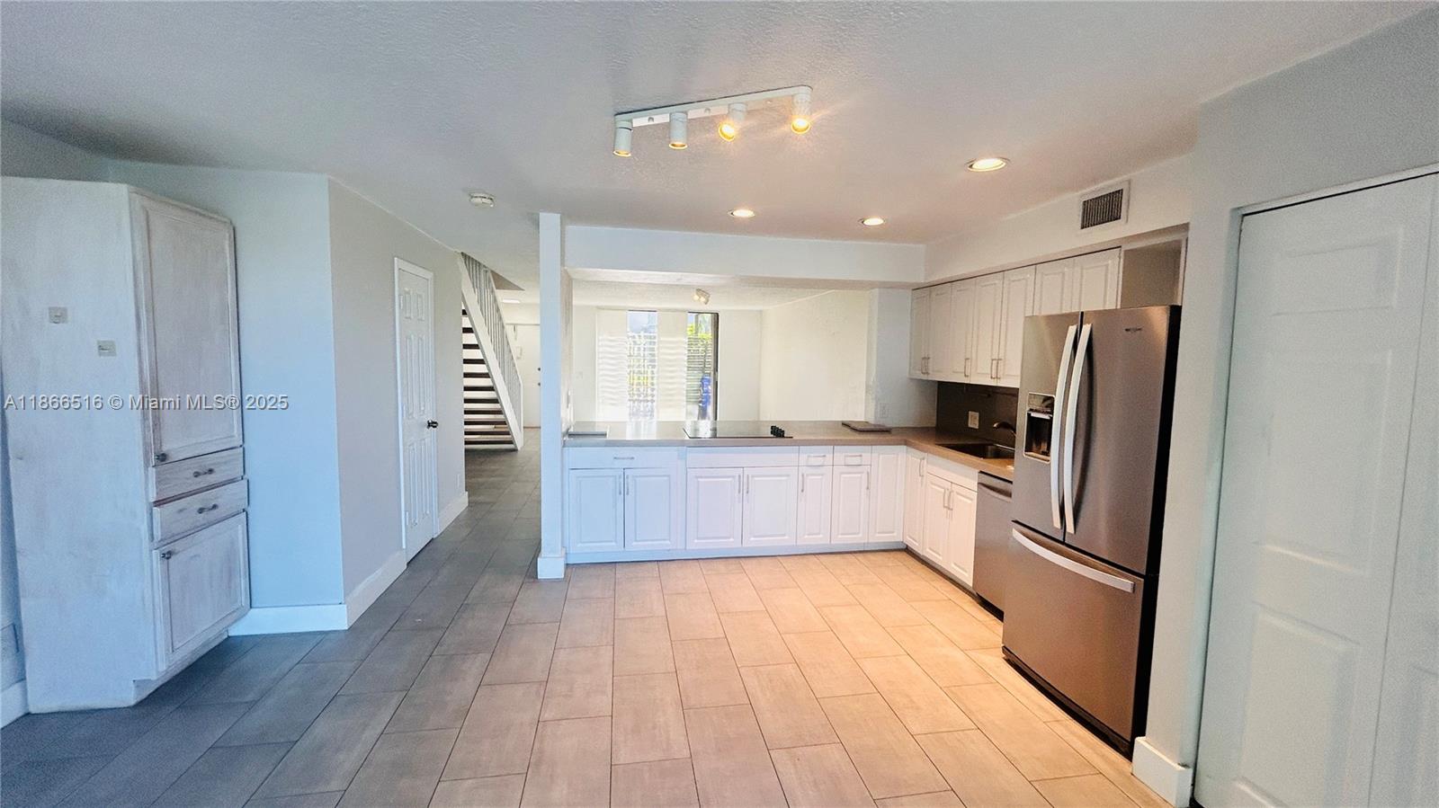 EVERGLADES SUGAR & LAND - Residential Lease