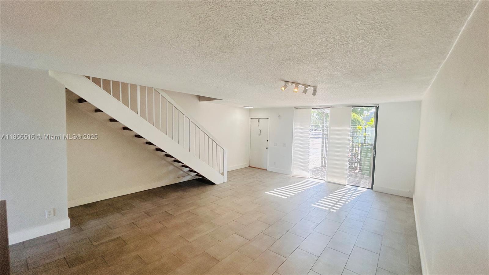 EVERGLADES SUGAR & LAND - Residential Lease