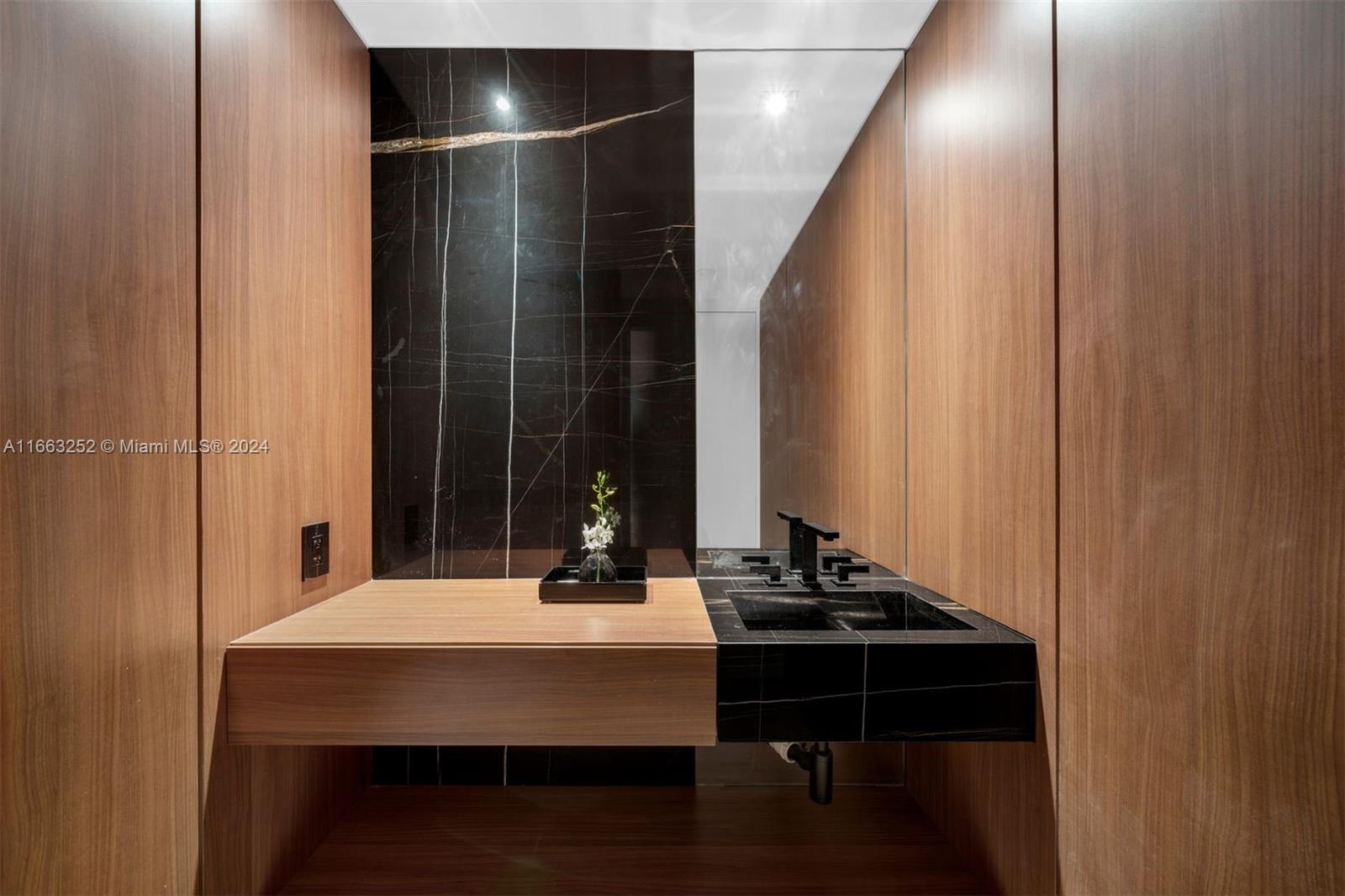 CLUB TOWER ONE CONDO - Residential