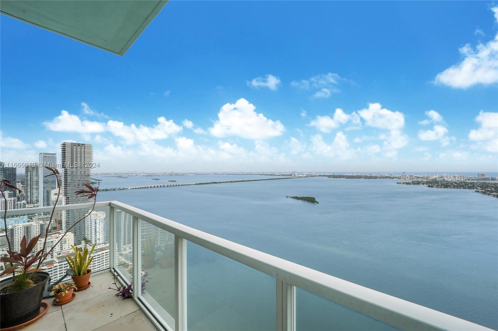 Photo 1 of 1900 N Bayshore Dr 4802, Miami, Florida, $849,000, Web #: 11666019