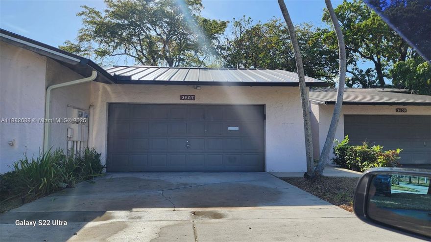 Well kept home in beautiful hills of inverrary.tiled floors with updated kitchen and bath.Large bedrooms..