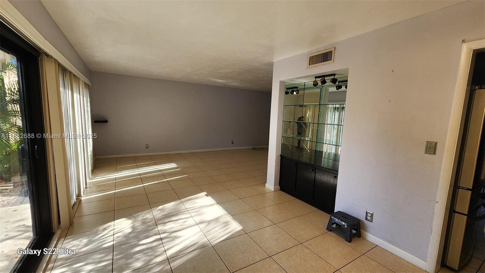 HILLS OF INVERRARY TRACT - Residential Lease