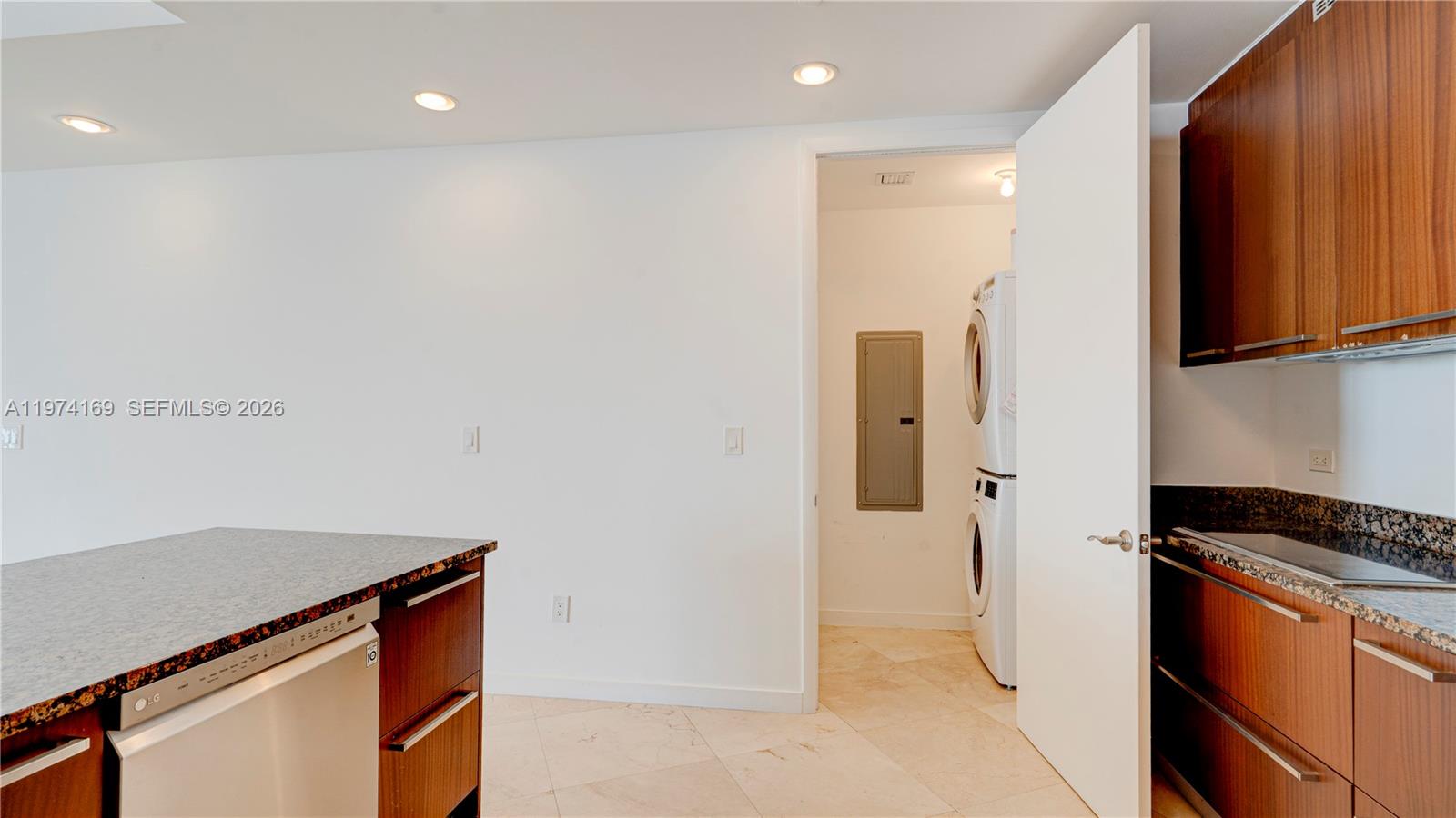 TDR TOWER I CONDO - Residential Lease