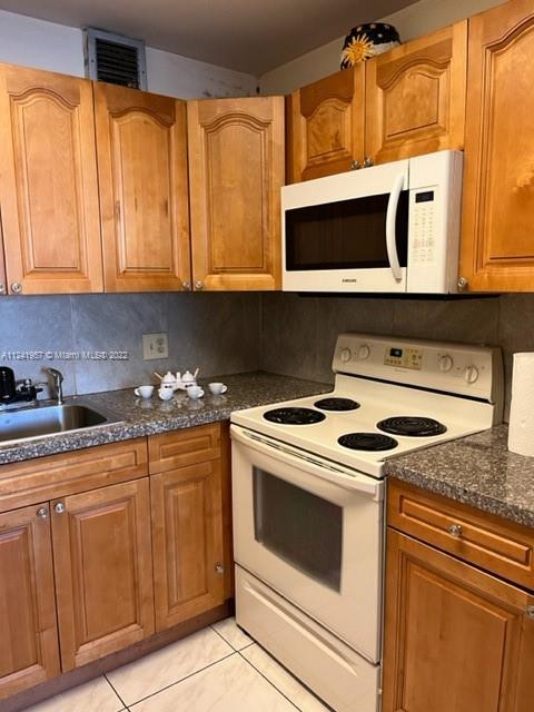 NEW HAMPTON AT CENTURY VI - Residential Lease