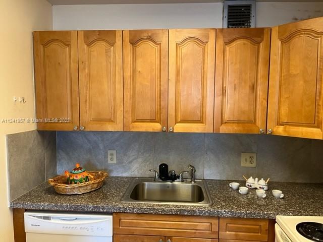 NEW HAMPTON AT CENTURY VI - Residential Lease