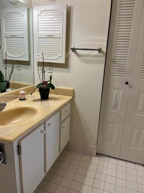 NEW HAMPTON AT CENTURY VI - Residential Lease