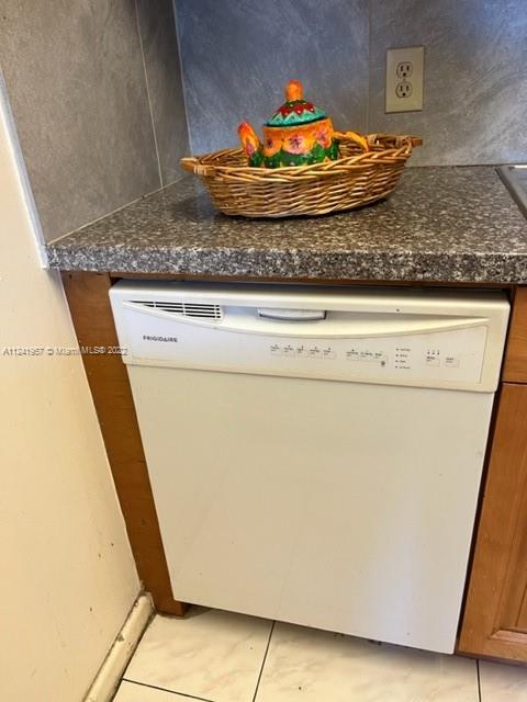 NEW HAMPTON AT CENTURY VI - Residential Lease