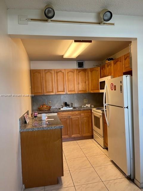 NEW HAMPTON AT CENTURY VI - Residential Lease