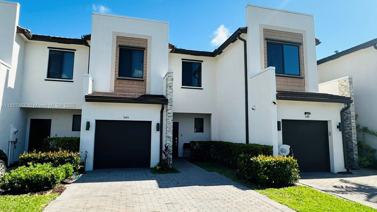 Beautiful 3-Bedroom UNFURNISHED Townhouse in a Prime Location! Spacious and bright two-story unit. Located in a well-kept community with a state of art amenities. Stylish finishes, private garage, great layout and a cozy vibe — perfect for comfortable living! Available on August 15th, 2025. Carpet will be replaced!
For more information please contact LA.