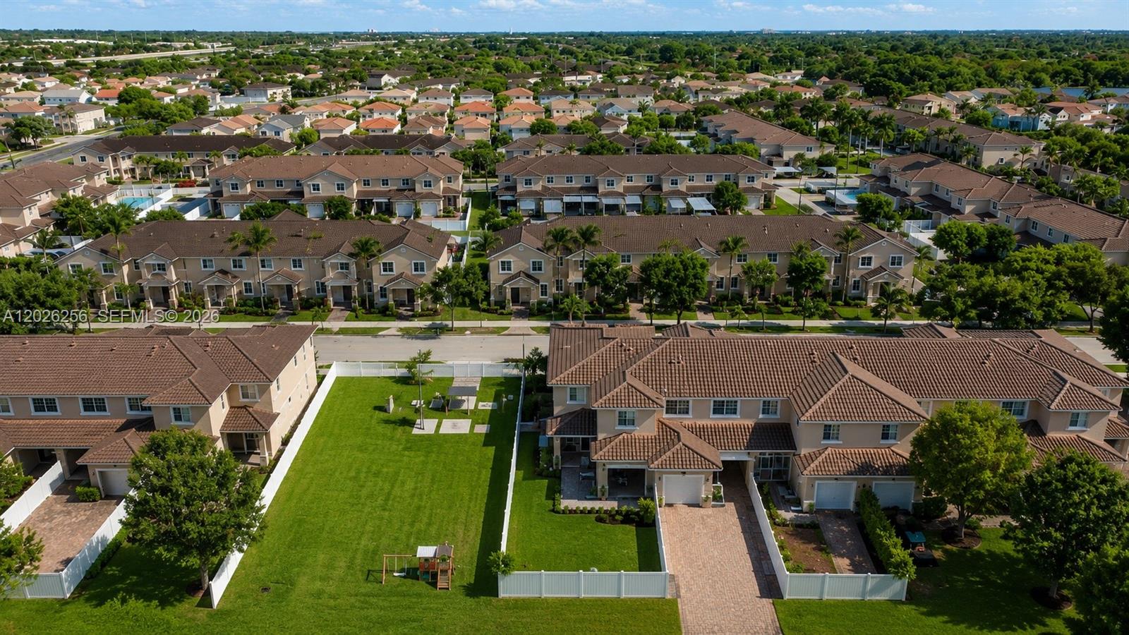 MANDARIN LAKES - Residential