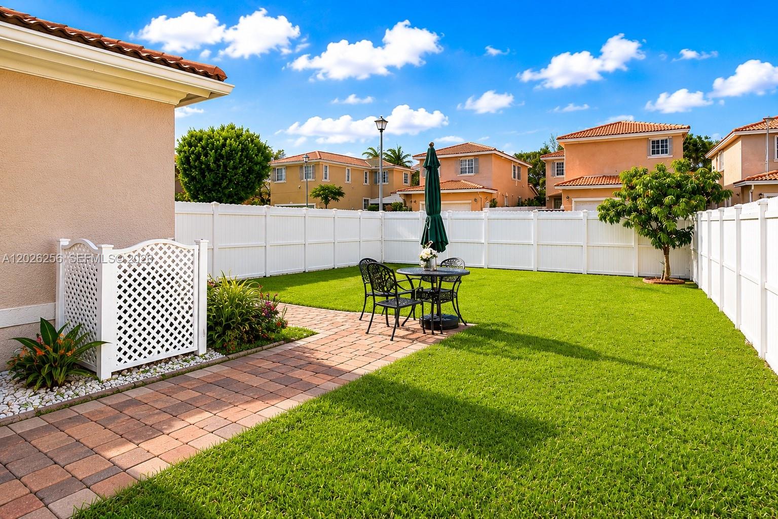 MANDARIN LAKES - Residential