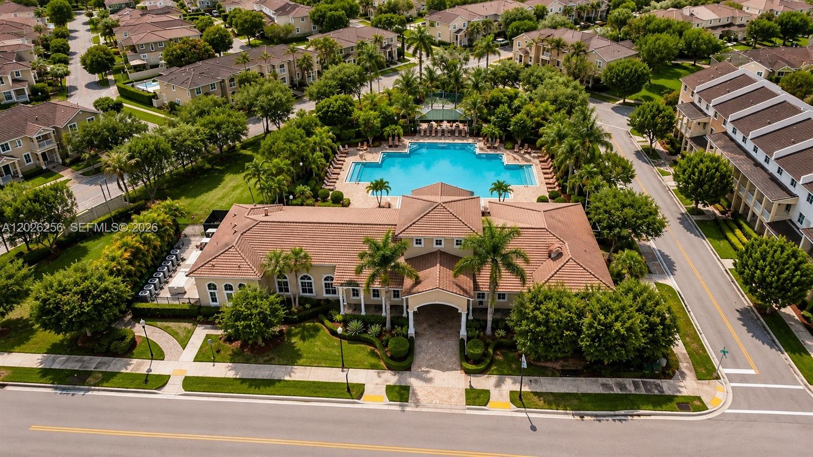 MANDARIN LAKES - Residential