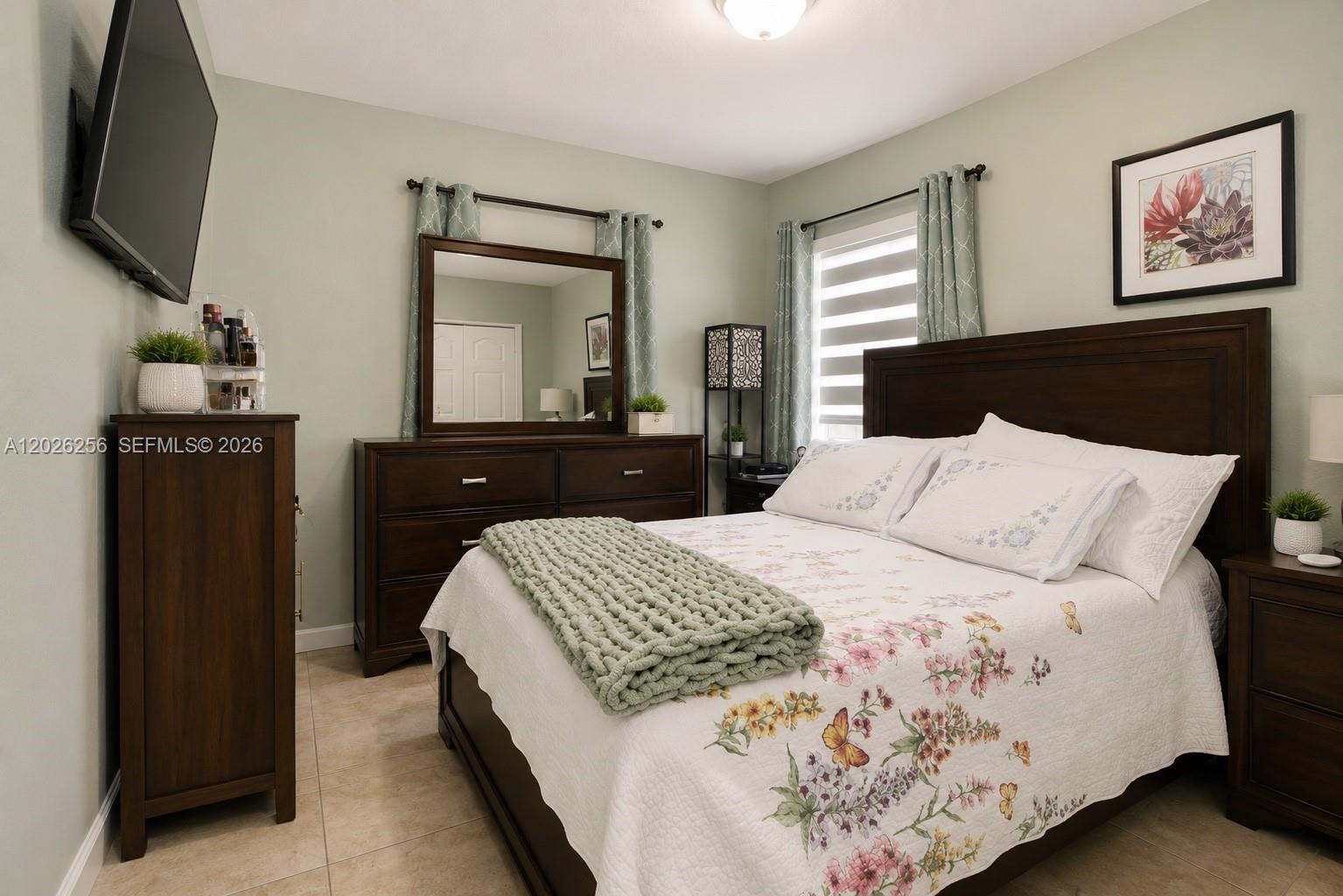 MANDARIN LAKES - Residential