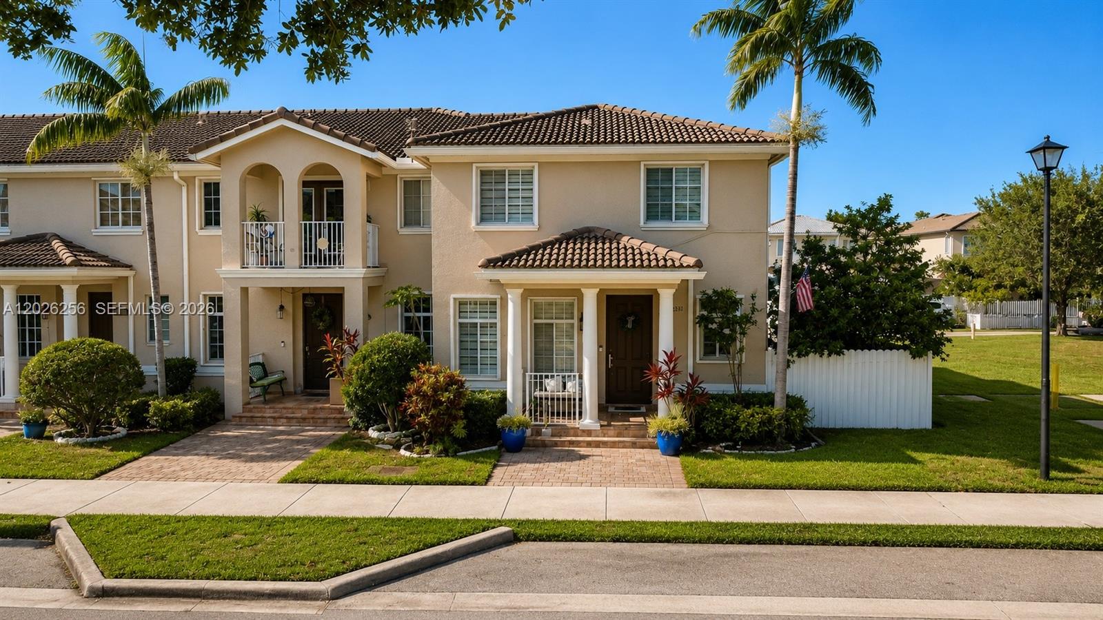 MANDARIN LAKES - Residential