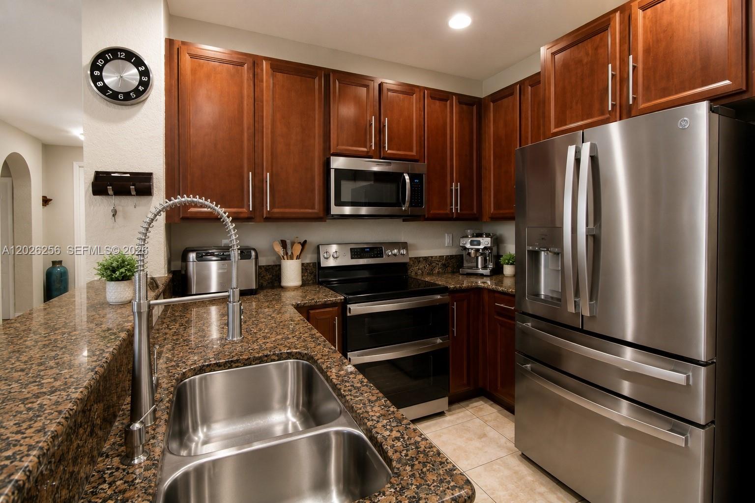 MANDARIN LAKES - Residential