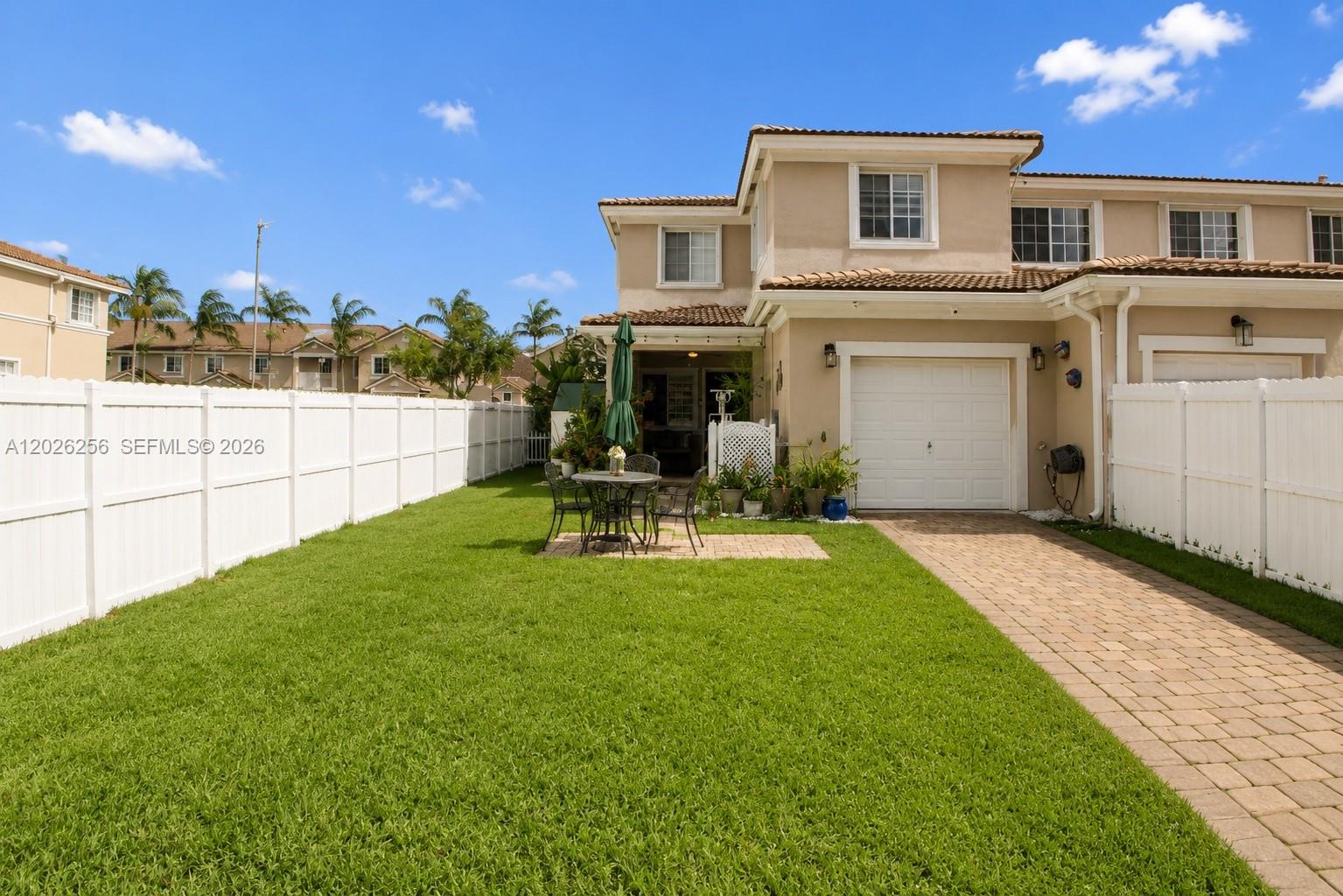 MANDARIN LAKES - Residential