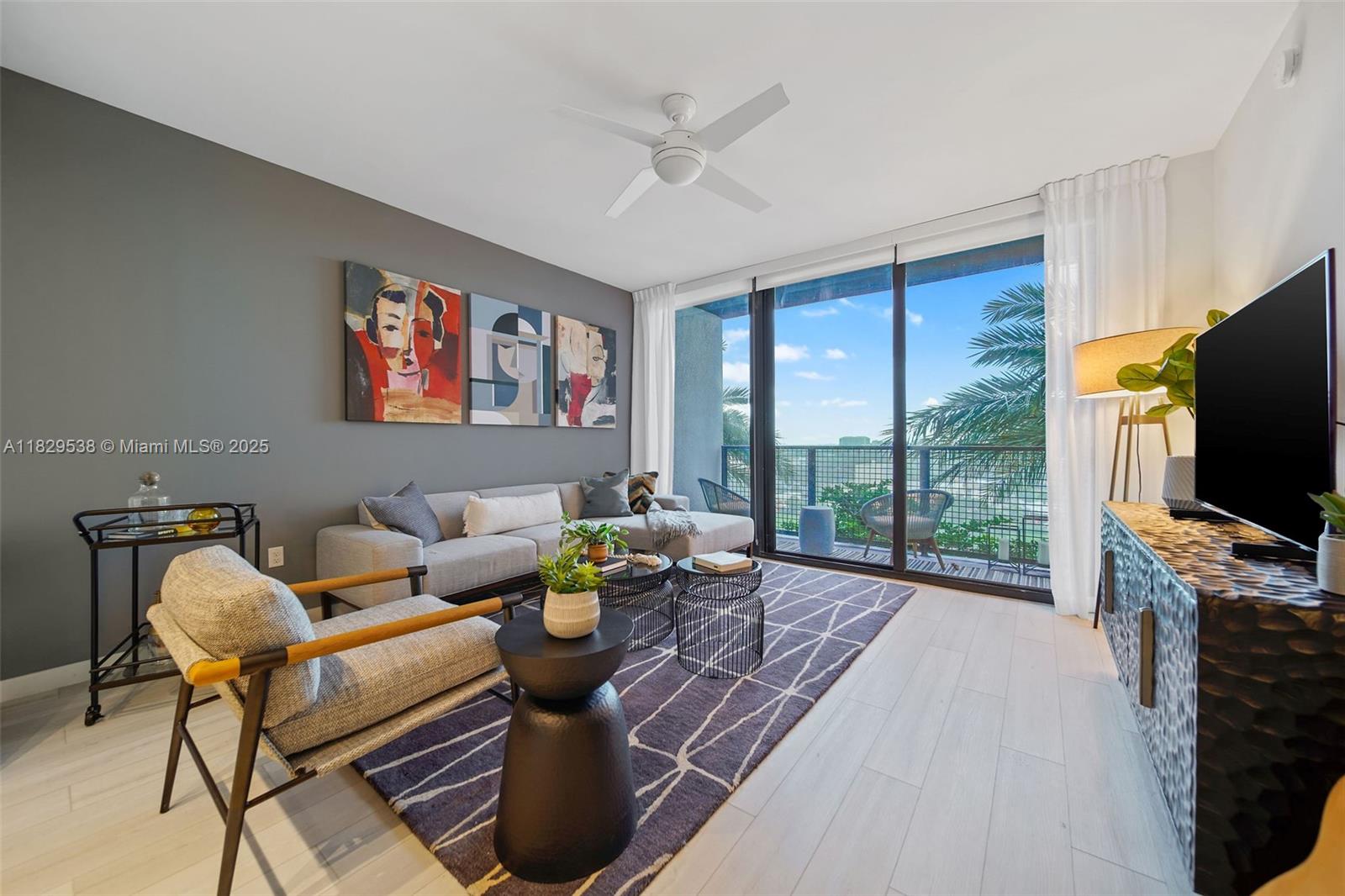 555 NE 8th St 0907