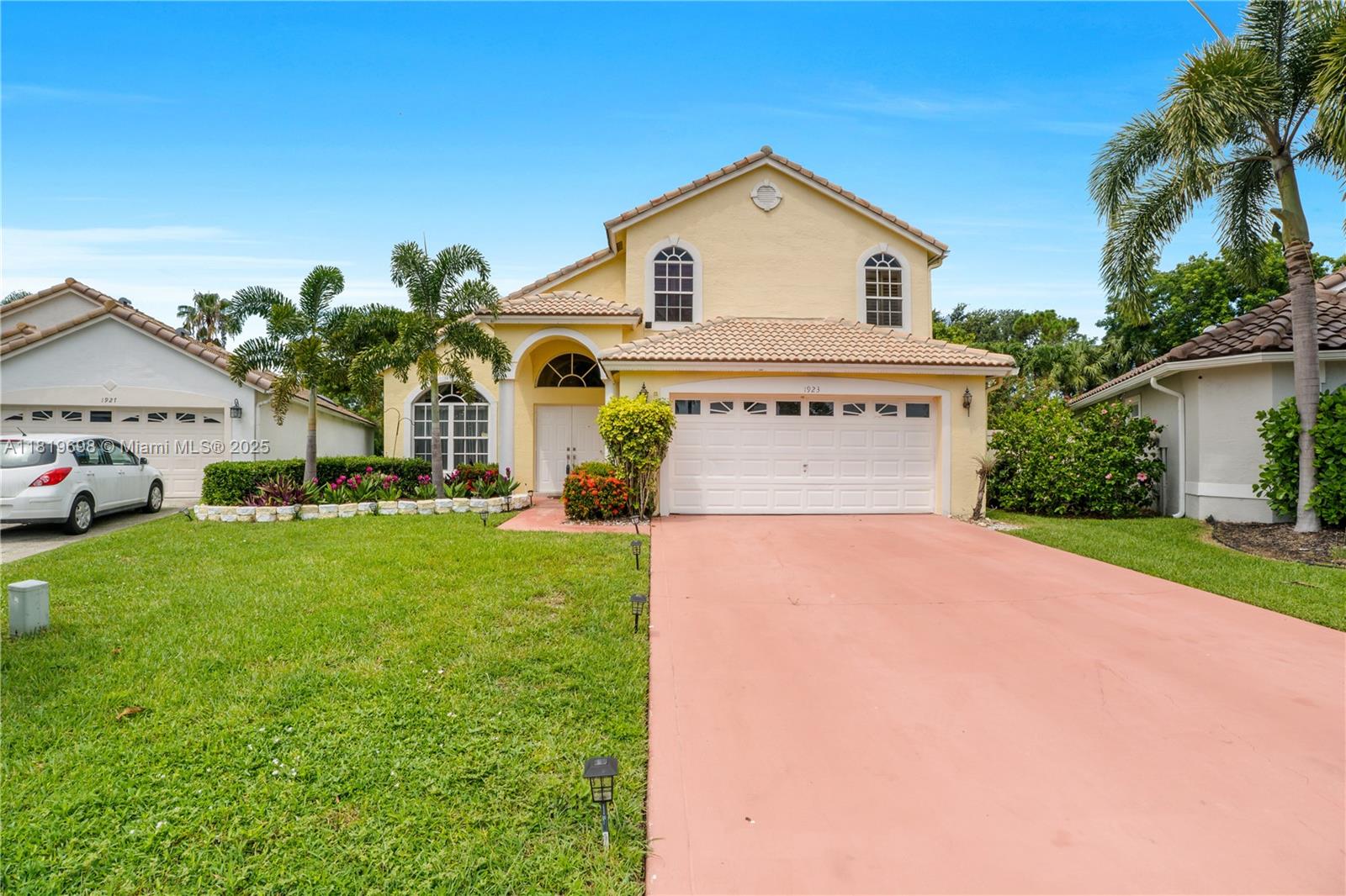 1923 Oak Berry Cir, Wellington, FL, 33414/$775,000 2 1923 Oak Berry Cir