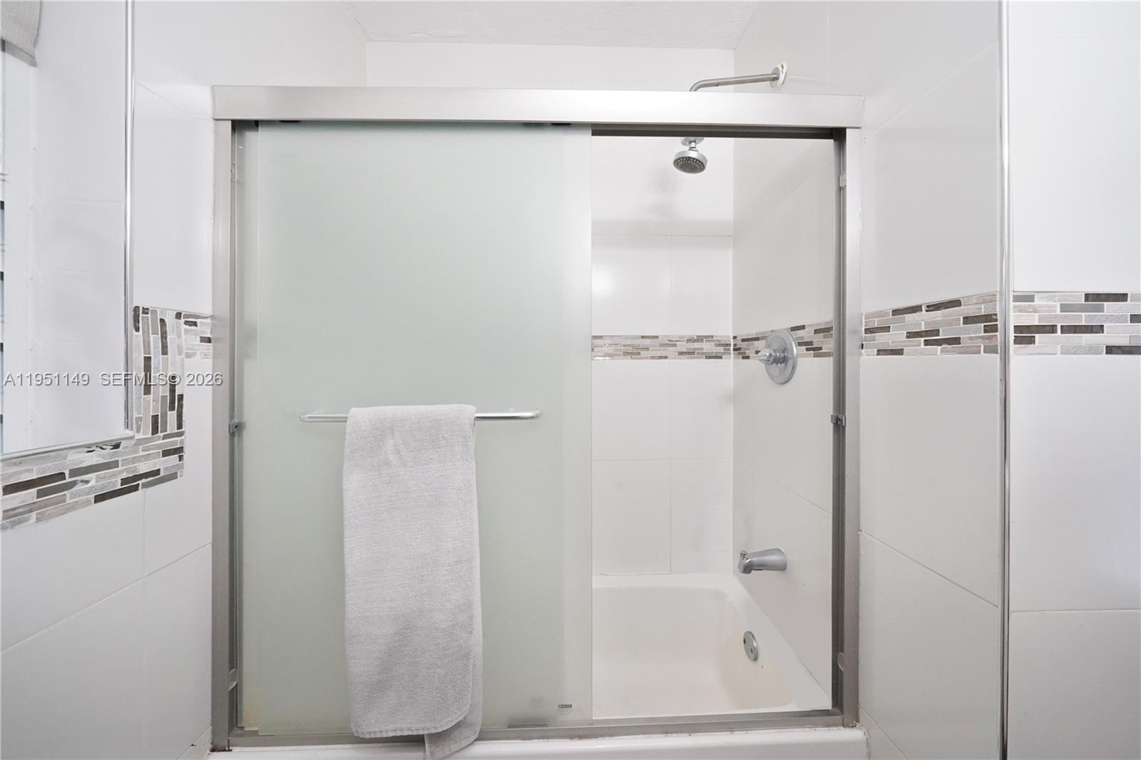 HOLLYWOOD LITTLE RANCHES - Residential