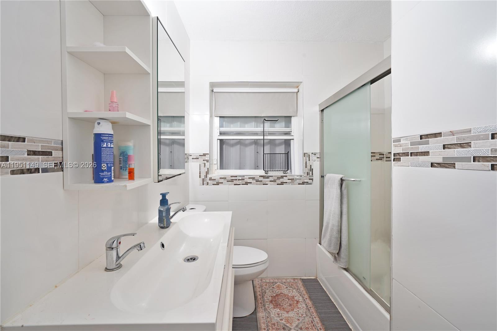 HOLLYWOOD LITTLE RANCHES - Residential