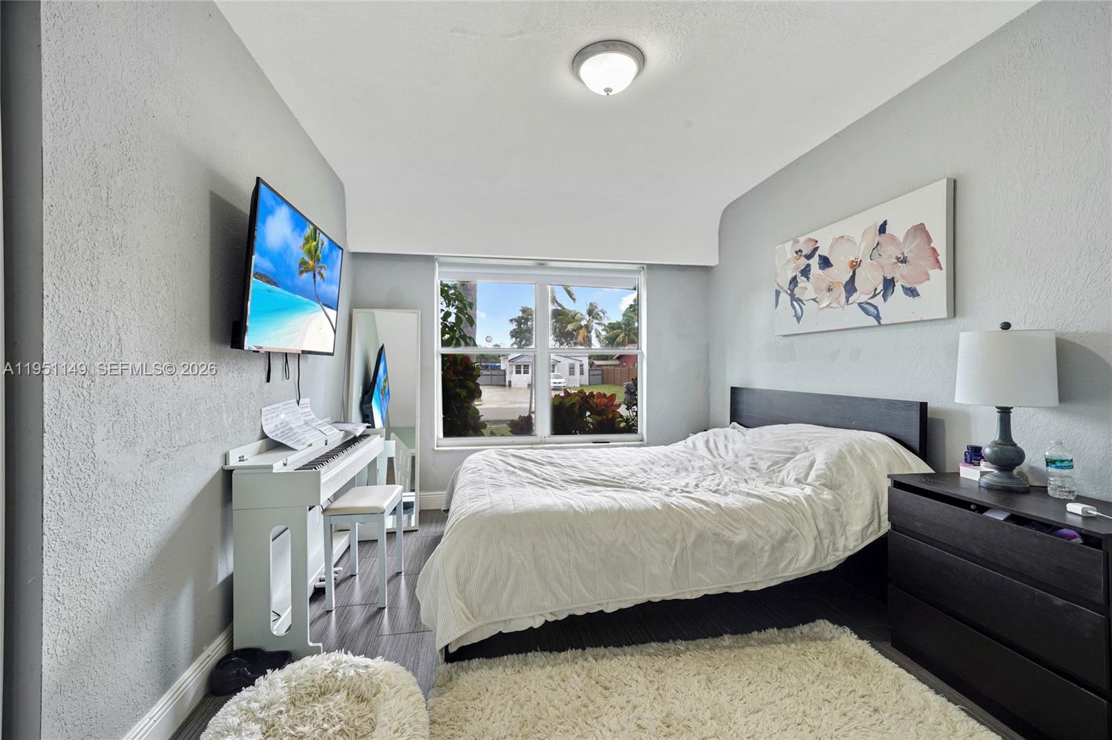 HOLLYWOOD LITTLE RANCHES - Residential