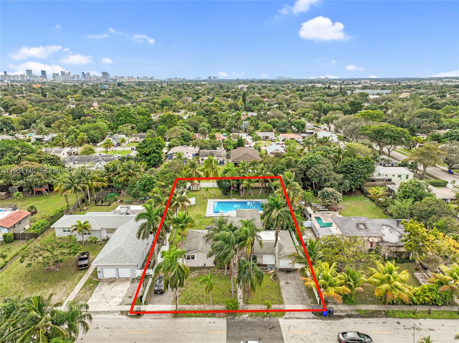 HOLLYWOOD LITTLE RANCHES - Residential