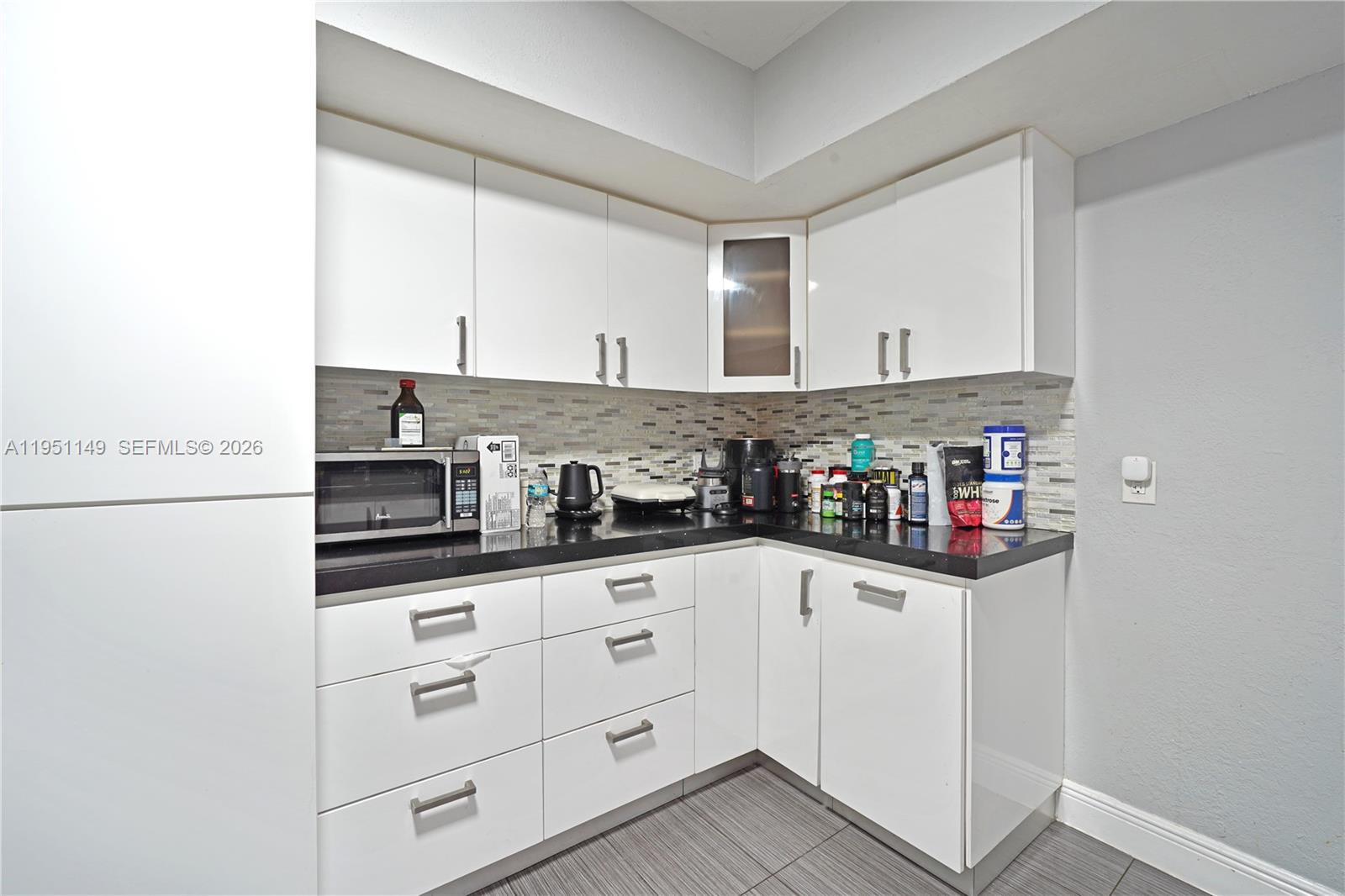 HOLLYWOOD LITTLE RANCHES - Residential