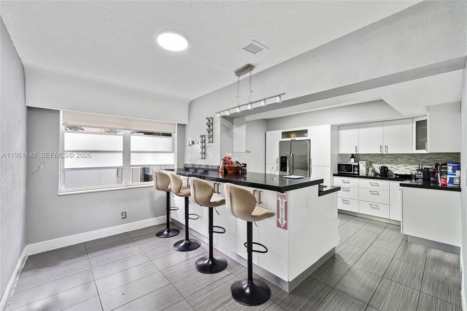 HOLLYWOOD LITTLE RANCHES - Residential